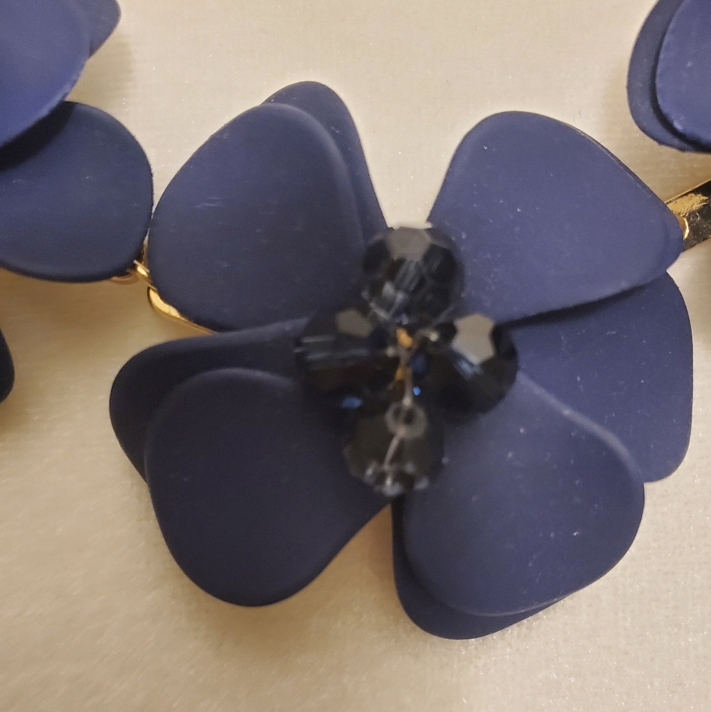 Elegant Navy Floral Necklace and Pierced Earrings Set - Picture 3 of 5